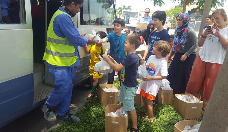 The Pearl-Qatar Residents Unite in Ramadan to Distribute Meals to Workers