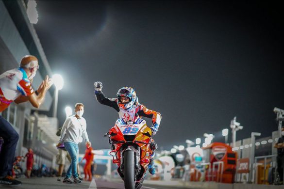 Martin storms to stunning maiden pole in Doha